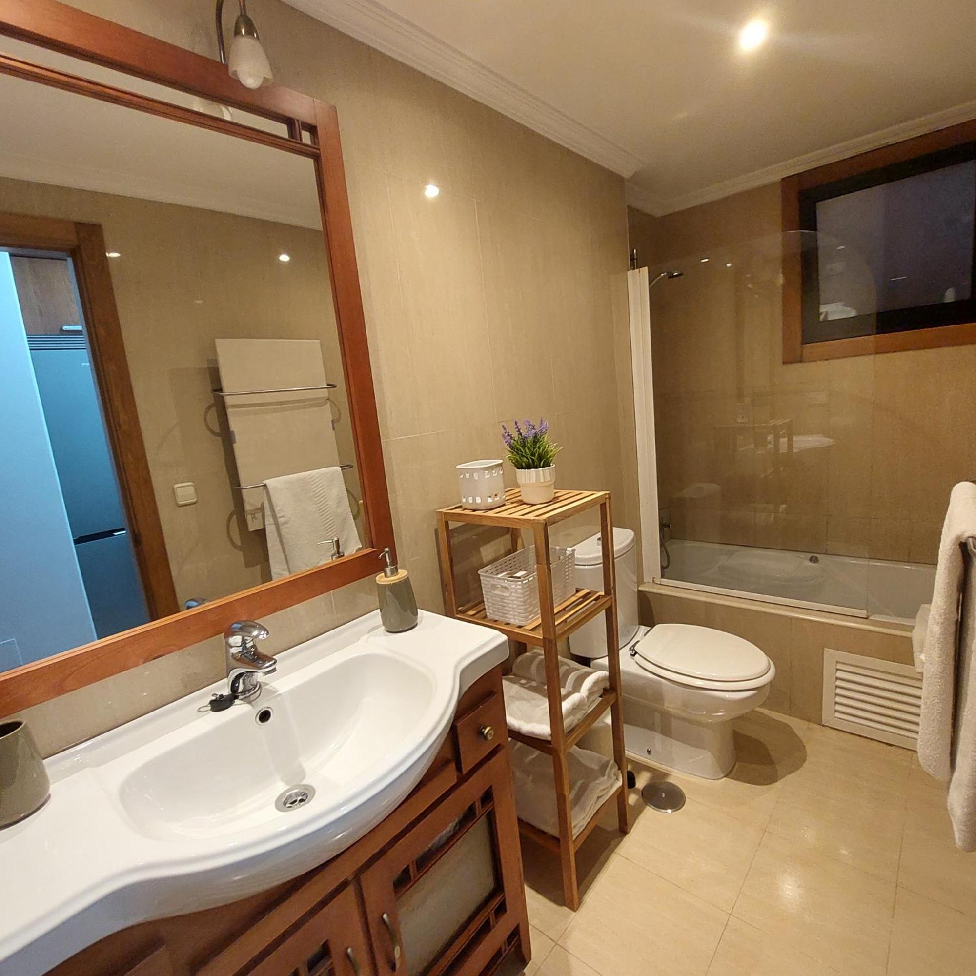 Estudio Centrico Con Garaje Y Vistas Al Mar. Vigo Kültér fotó